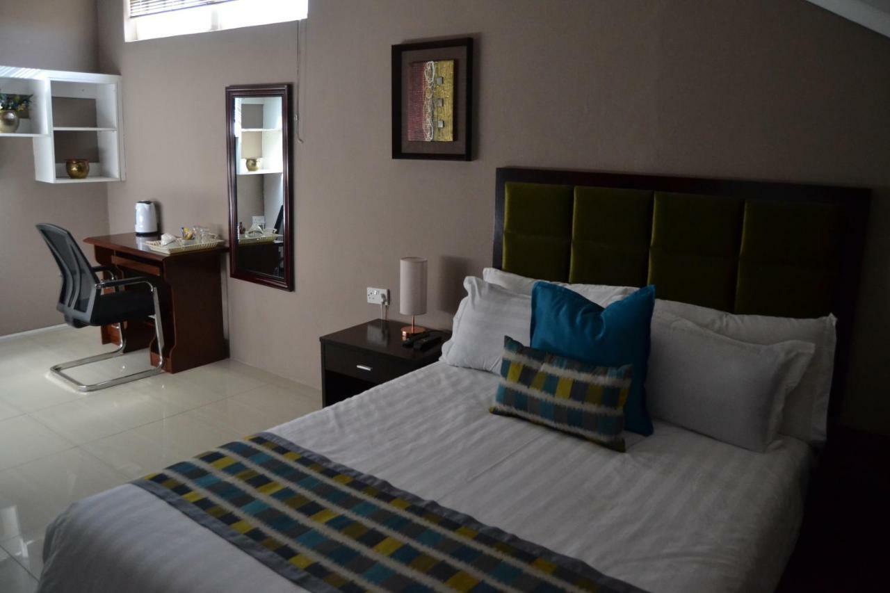 Triple Palms Bed And Breakfast Gaborone Buitenkant foto